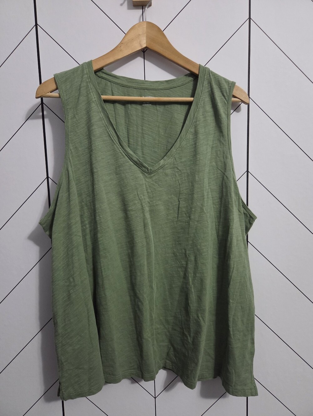 Old Navy Everywear V-Neck Slub Tank Top in Weeping Willow Green, Size XXL Tall